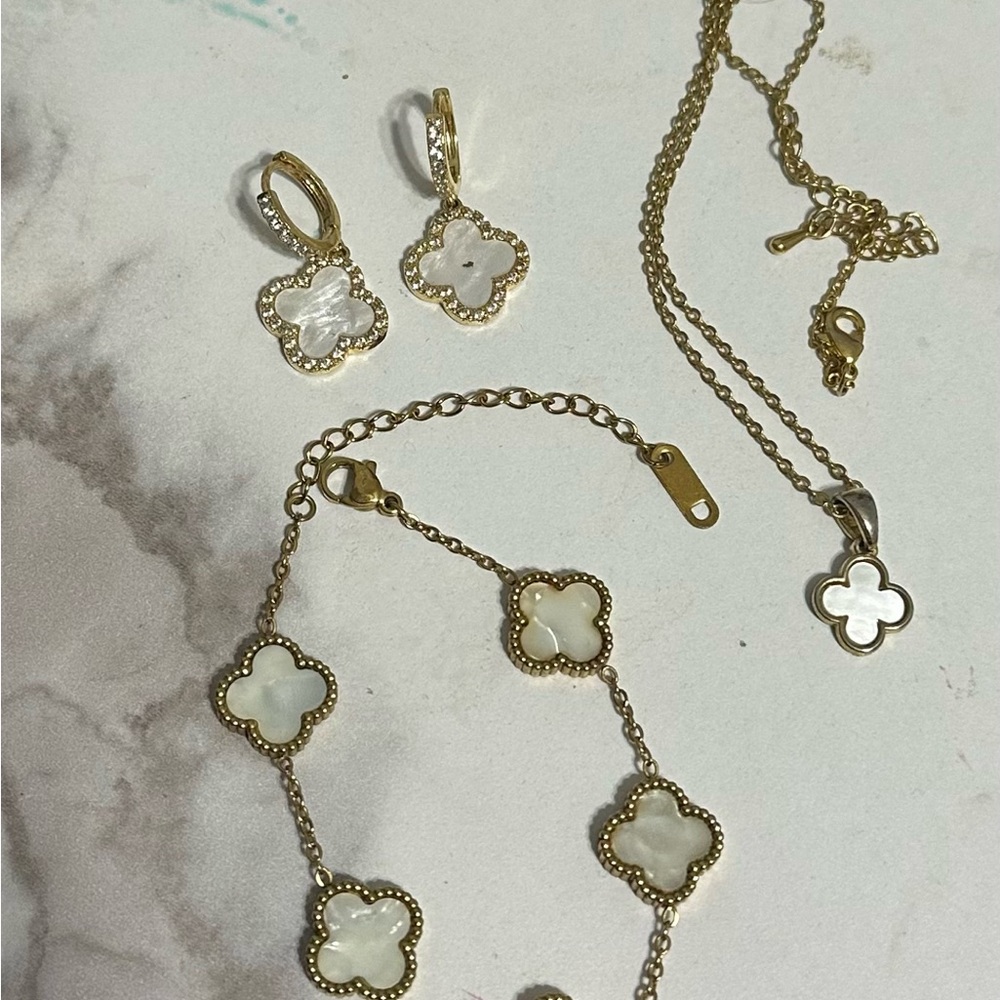Gold plated and white clover set
